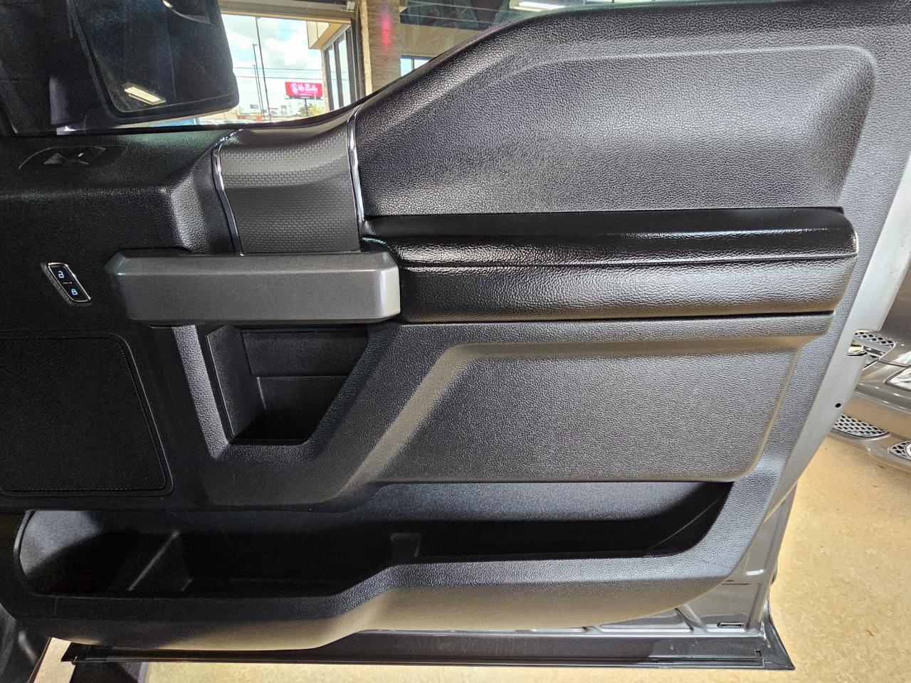 Ford F-150 4WD SuperCrew 145" XLT 2015