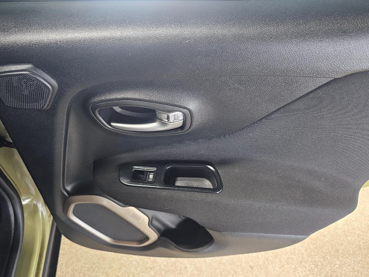 Jeep Renegade 4WD 4dr Latitude 2015