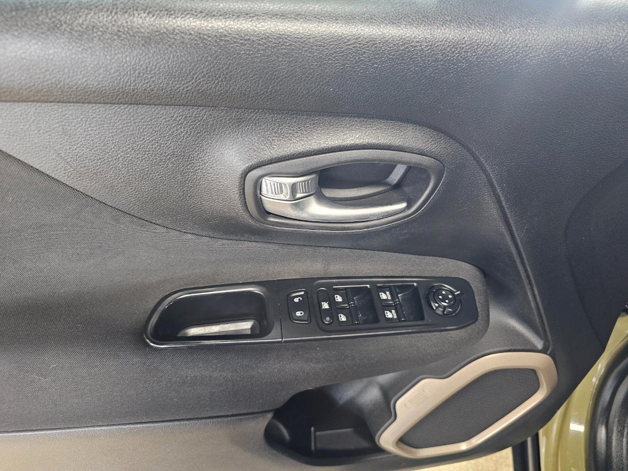 Jeep Renegade 4WD 4dr Latitude 2015