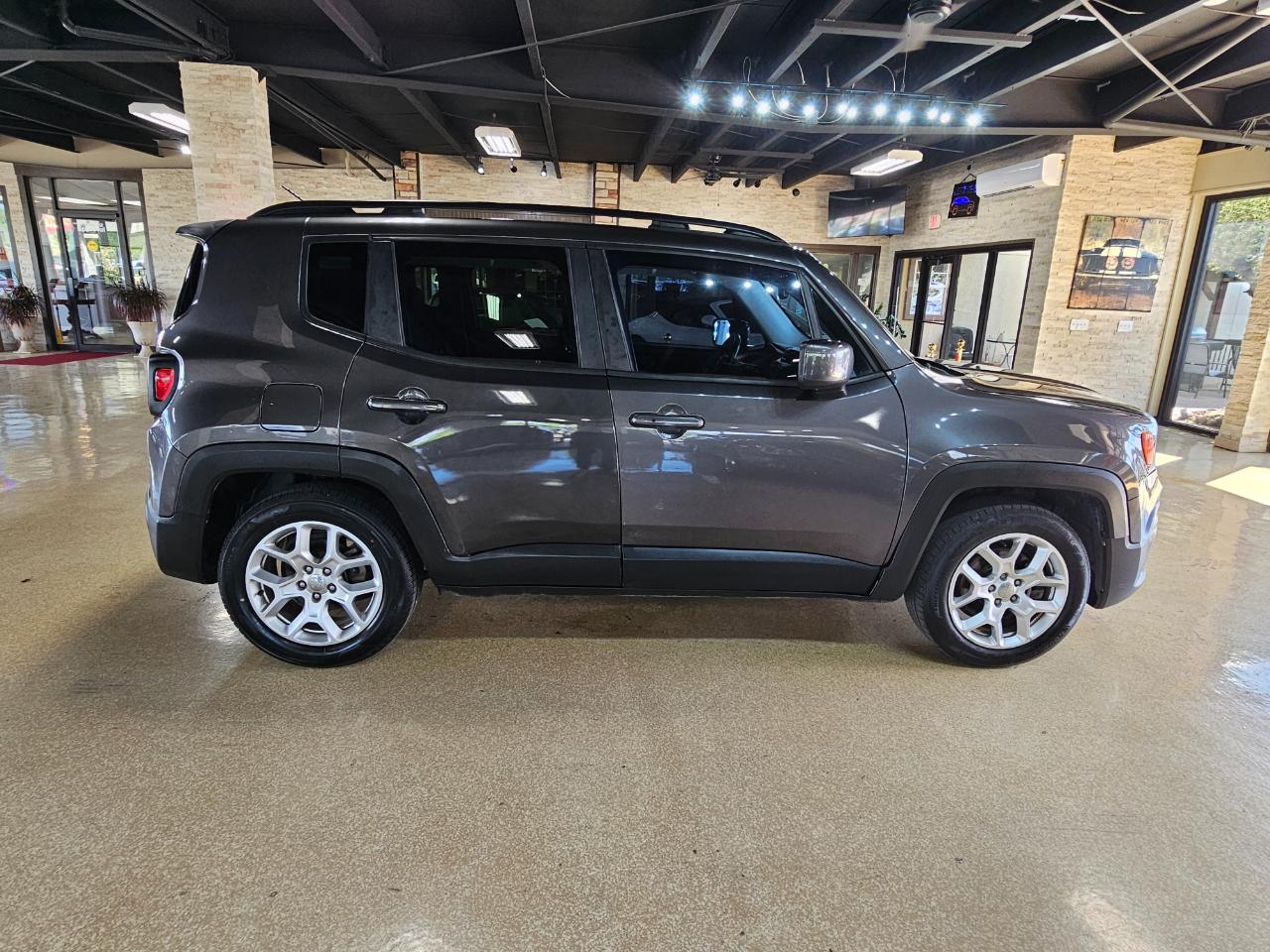 Jeep Renegade FWD 4dr Latitude 2016