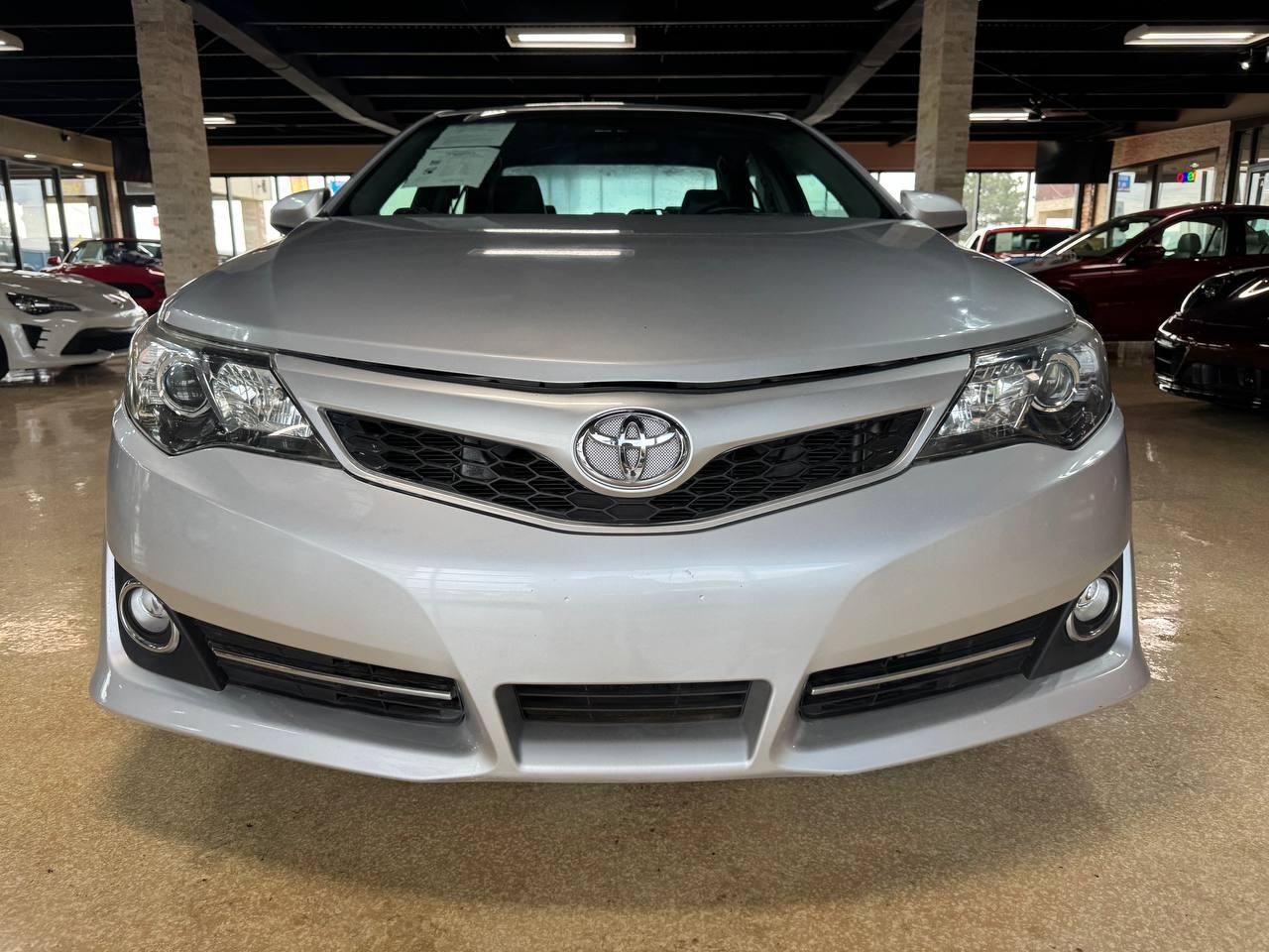 Toyota Camry 4dr Sdn I4 Auto SE (Natl) 2012