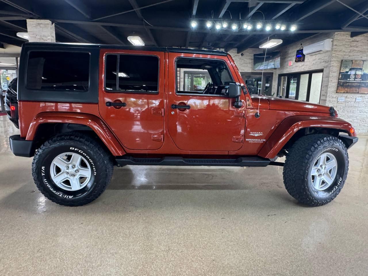 Jeep Wrangler Unlimited 4WD 4dr Sahara 2014