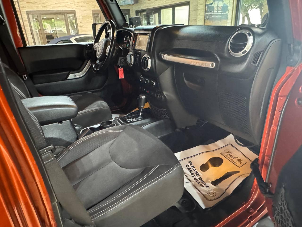 Jeep Wrangler Unlimited 4WD 4dr Sahara 2014