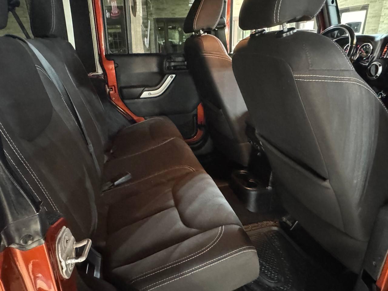 Jeep Wrangler Unlimited 4WD 4dr Sahara 2014