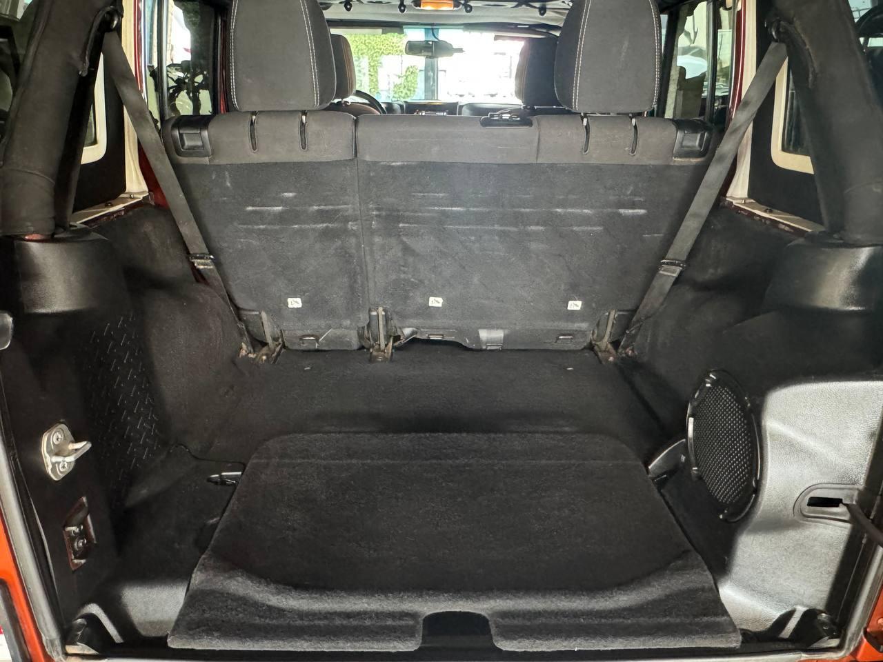 Jeep Wrangler Unlimited 4WD 4dr Sahara 2014