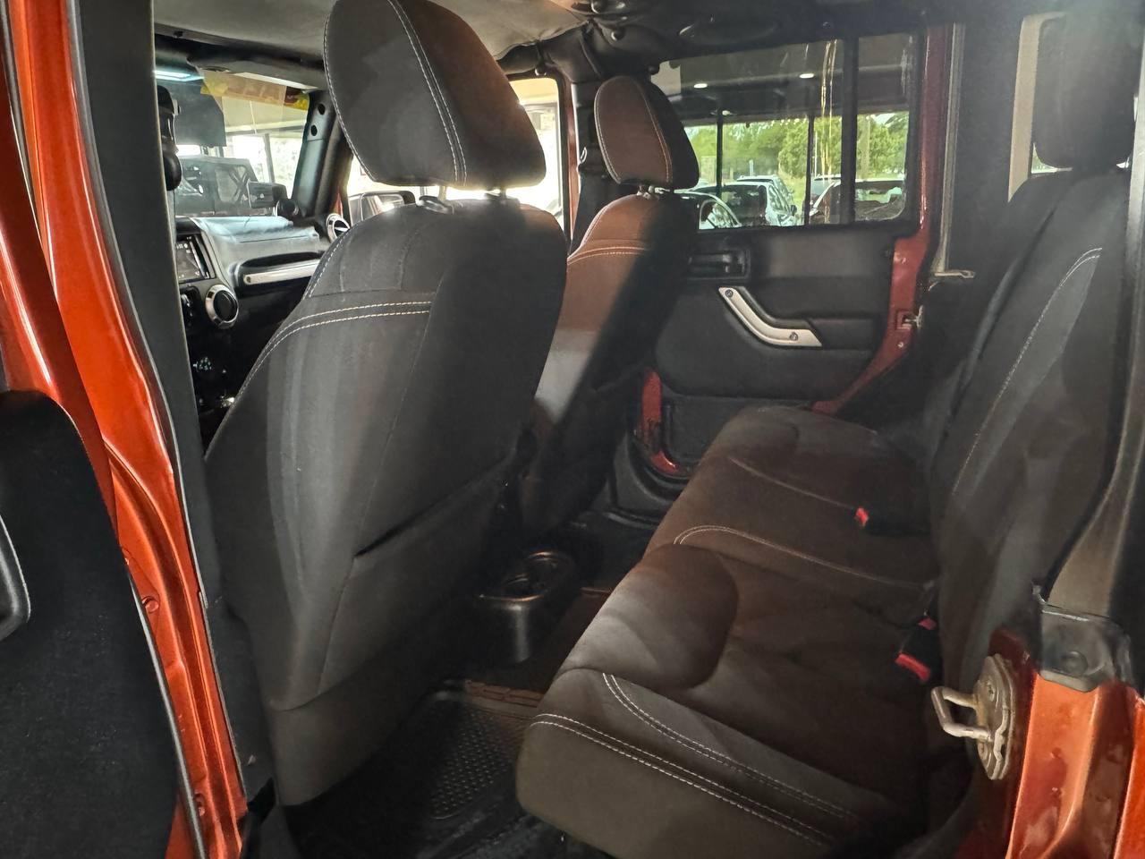 Jeep Wrangler Unlimited 4WD 4dr Sahara 2014