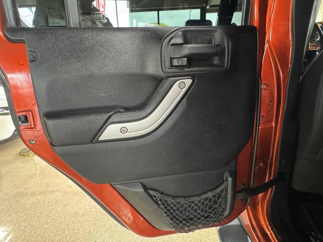 Jeep Wrangler Unlimited 4WD 4dr Sahara 2014