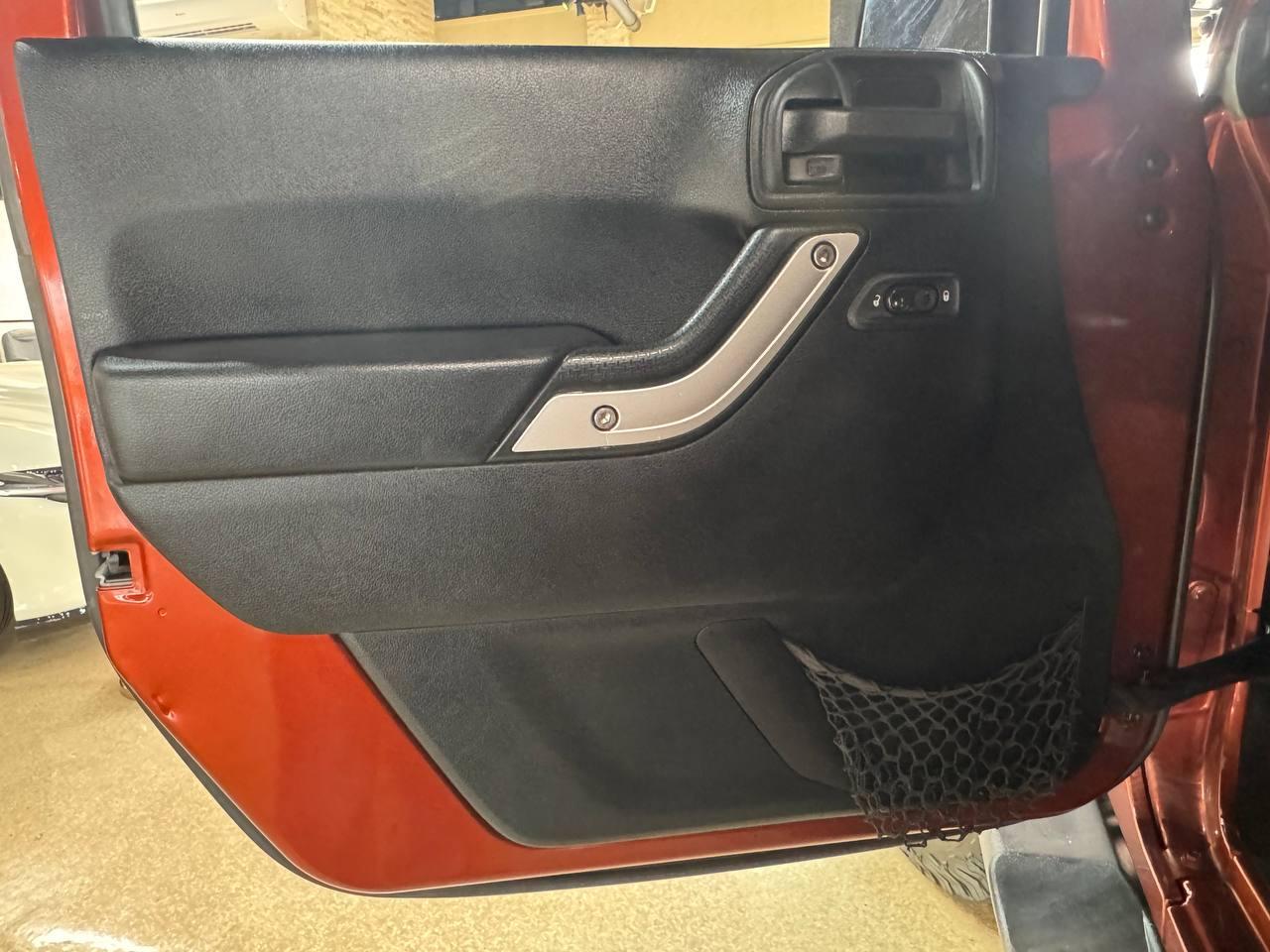 Jeep Wrangler Unlimited 4WD 4dr Sahara 2014