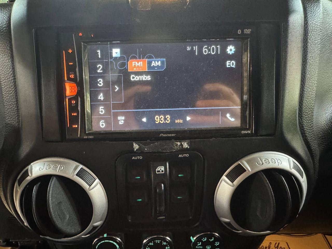 Jeep Wrangler Unlimited 4WD 4dr Sahara 2014