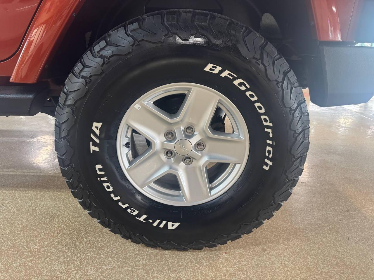 Jeep Wrangler Unlimited 4WD 4dr Sahara 2014