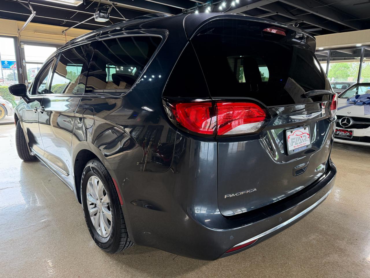 Chrysler Pacifica Touring L FWD 2019