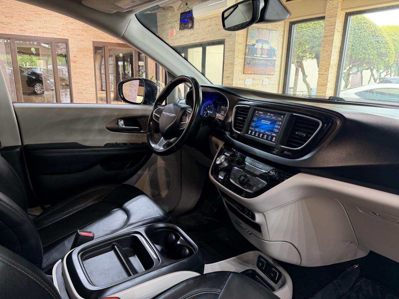 Chrysler Pacifica Touring L FWD 2019