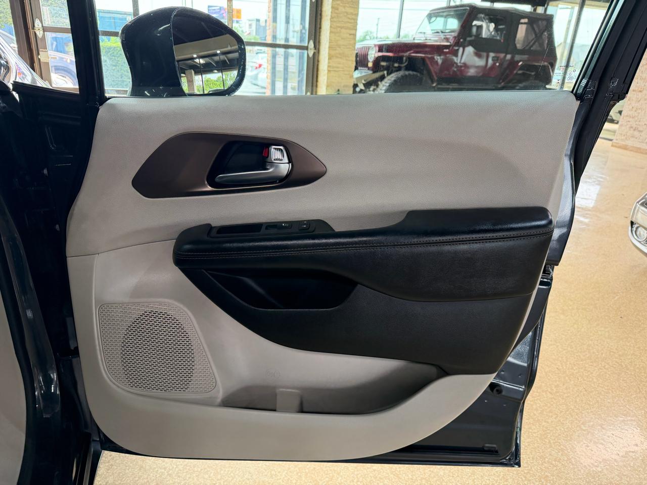 Chrysler Pacifica Touring L FWD 2019
