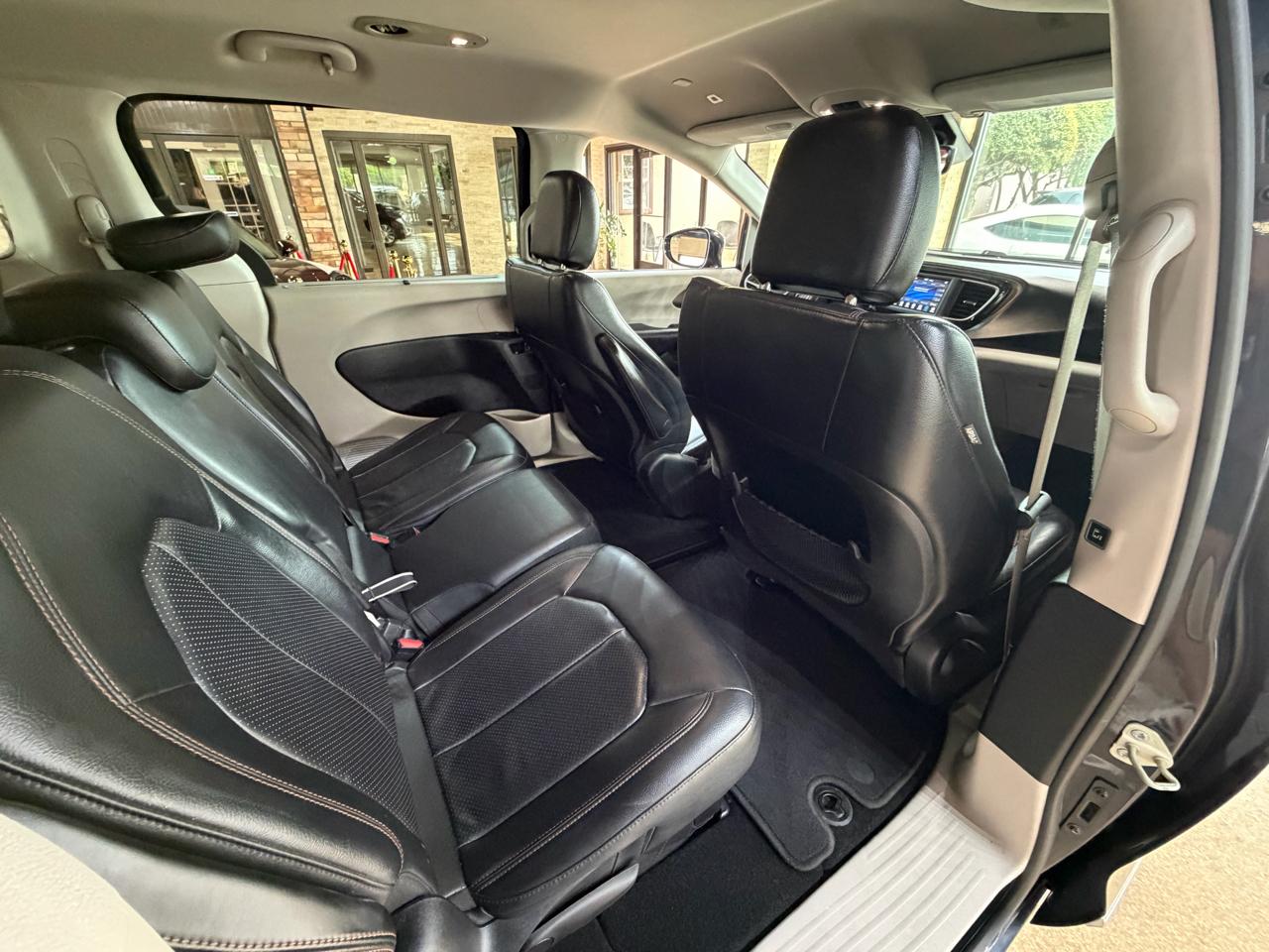 Chrysler Pacifica Touring L FWD 2019