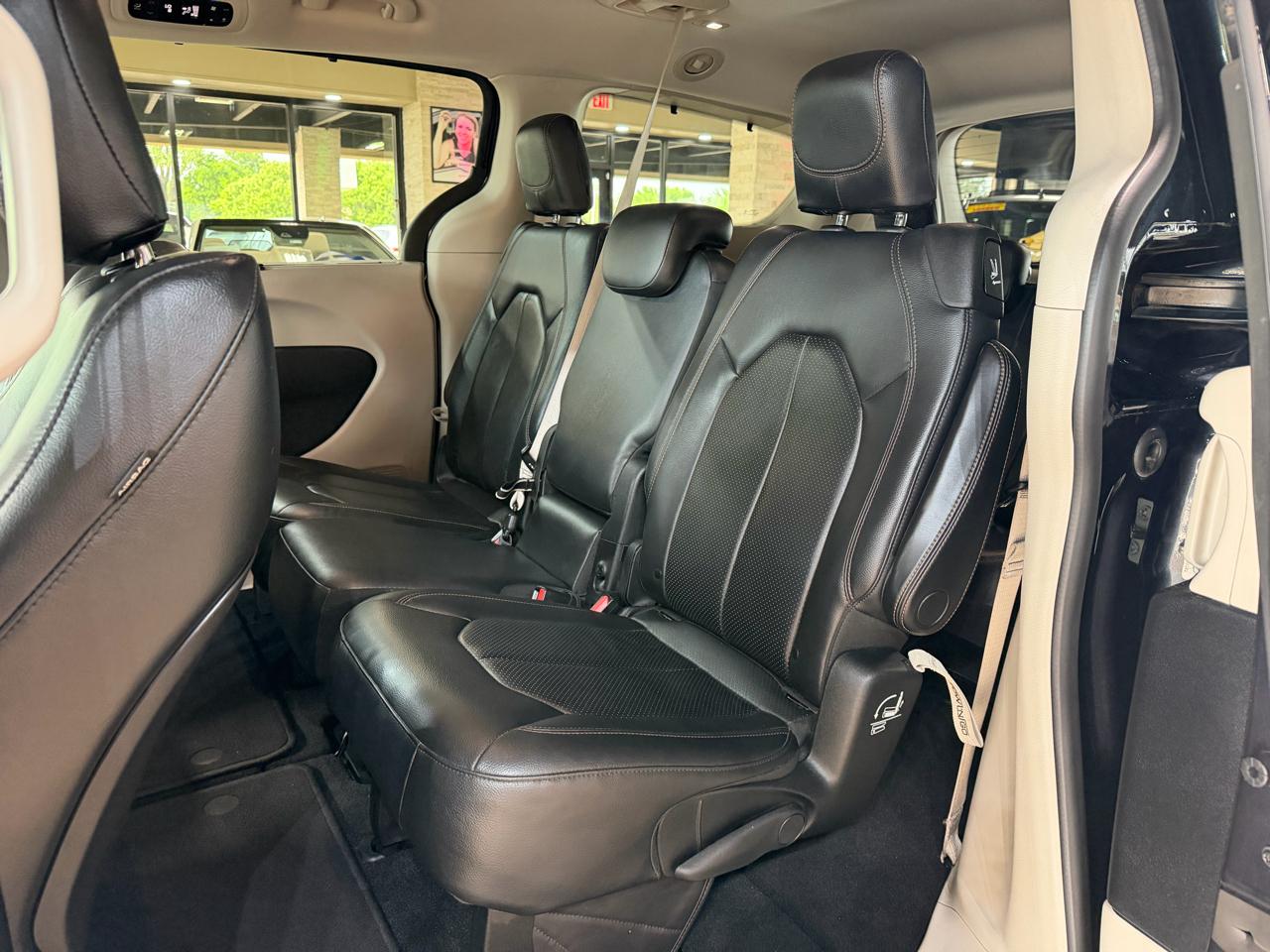 Chrysler Pacifica Touring L FWD 2019