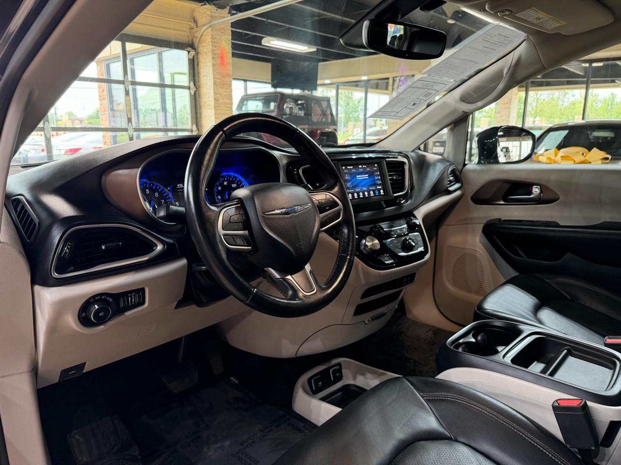 Chrysler Pacifica Touring L FWD 2019