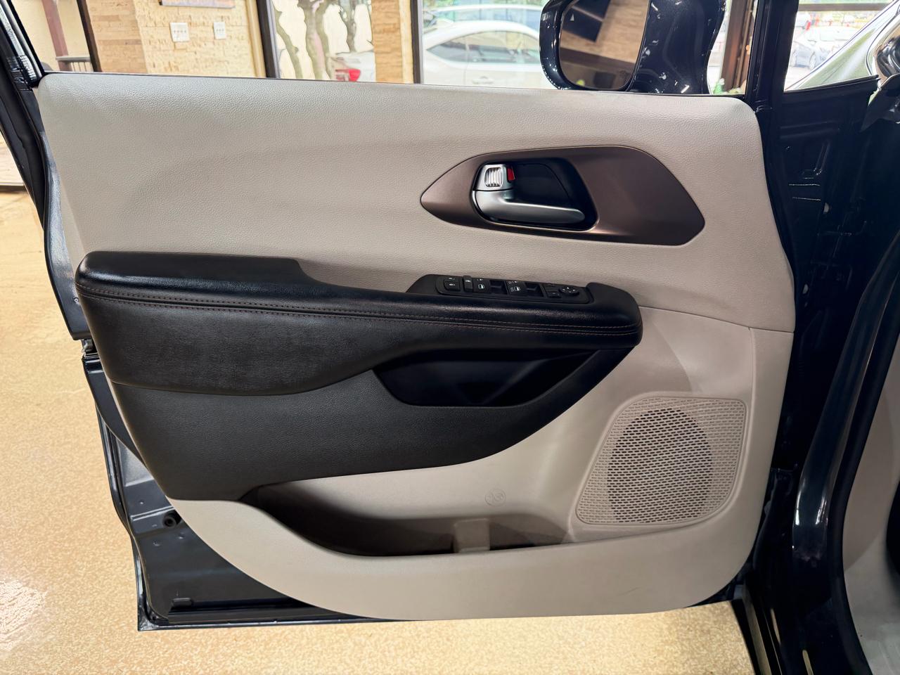 Chrysler Pacifica Touring L FWD 2019