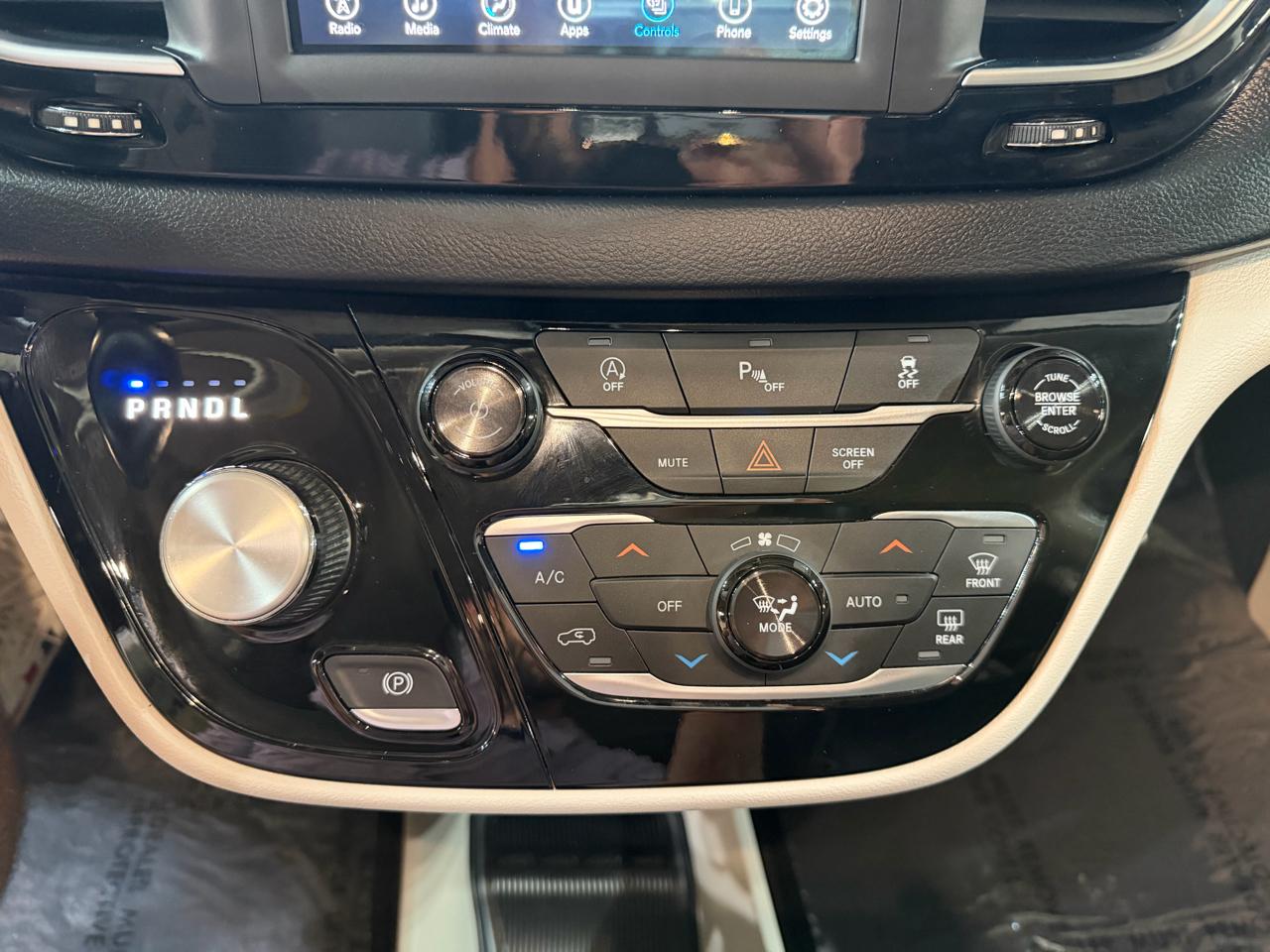 Chrysler Pacifica Touring L FWD 2019