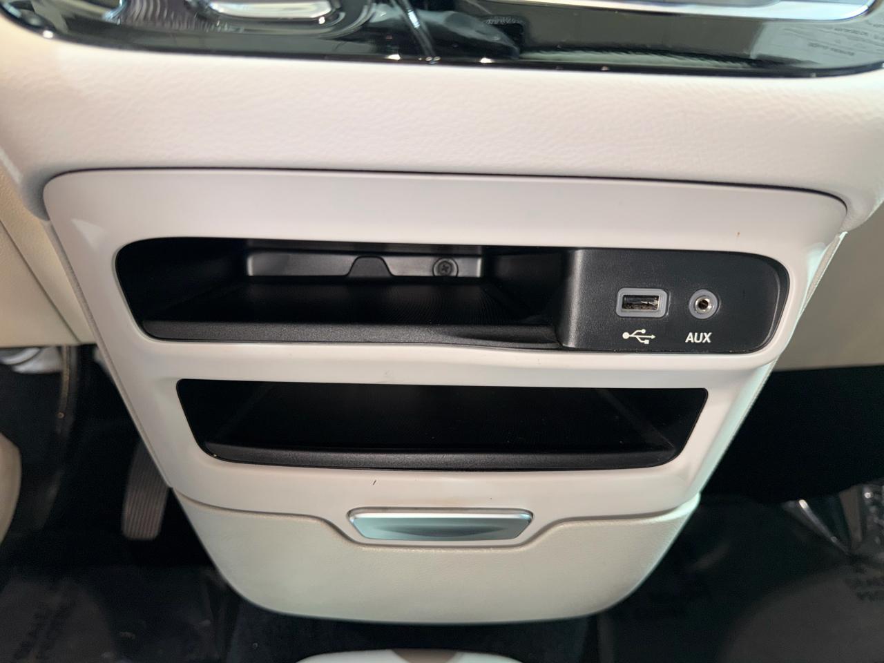 Chrysler Pacifica Touring L FWD 2019