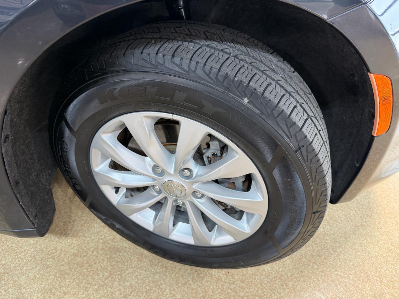 Chrysler Pacifica Touring L FWD 2019