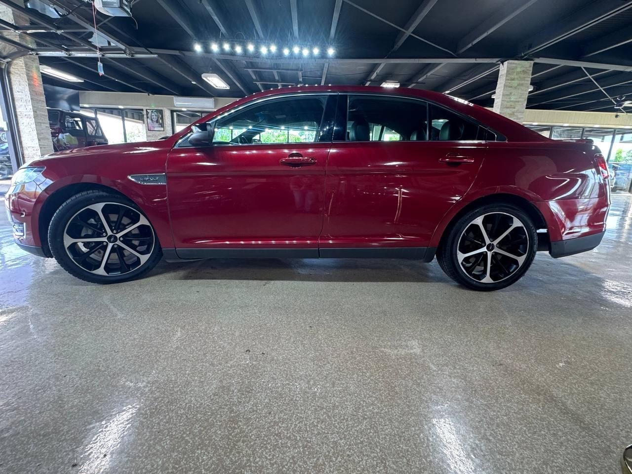 Ford Taurus 4dr Sdn SHO AWD 2016