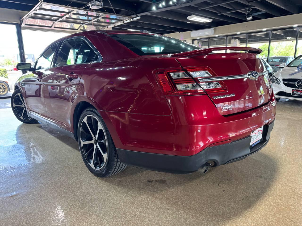 Ford Taurus 4dr Sdn SHO AWD 2016