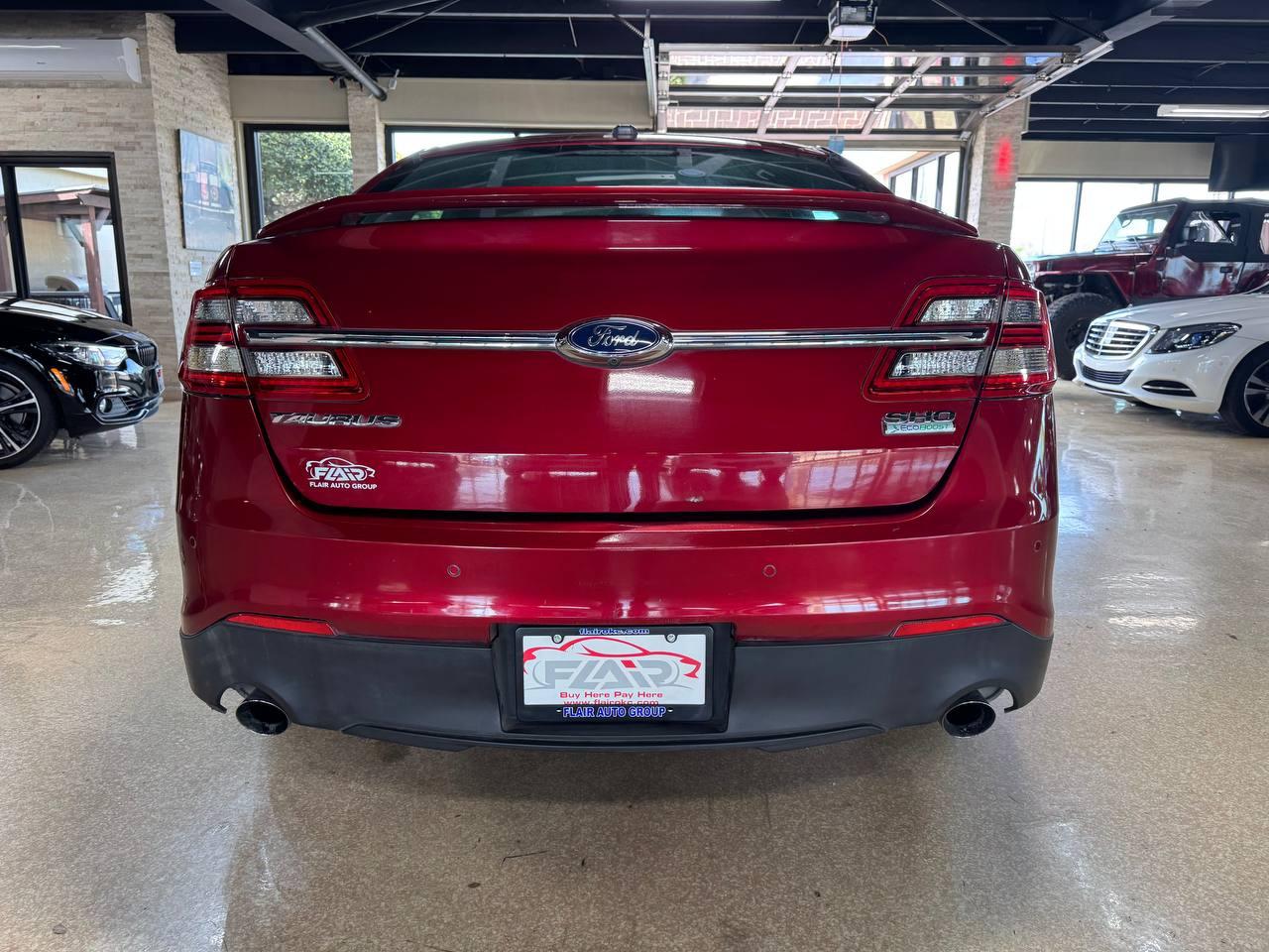 Ford Taurus 4dr Sdn SHO AWD 2016