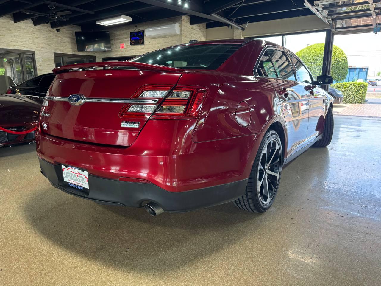 Ford Taurus 4dr Sdn SHO AWD 2016