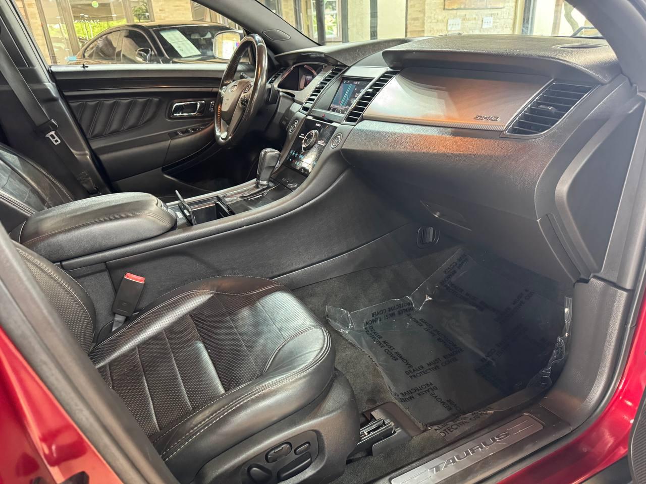 Ford Taurus 4dr Sdn SHO AWD 2016