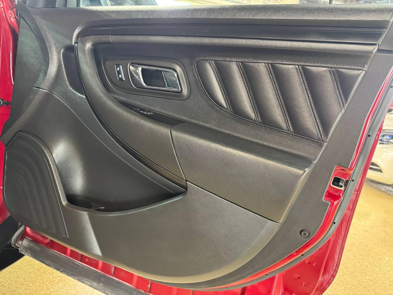 Ford Taurus 4dr Sdn SHO AWD 2016