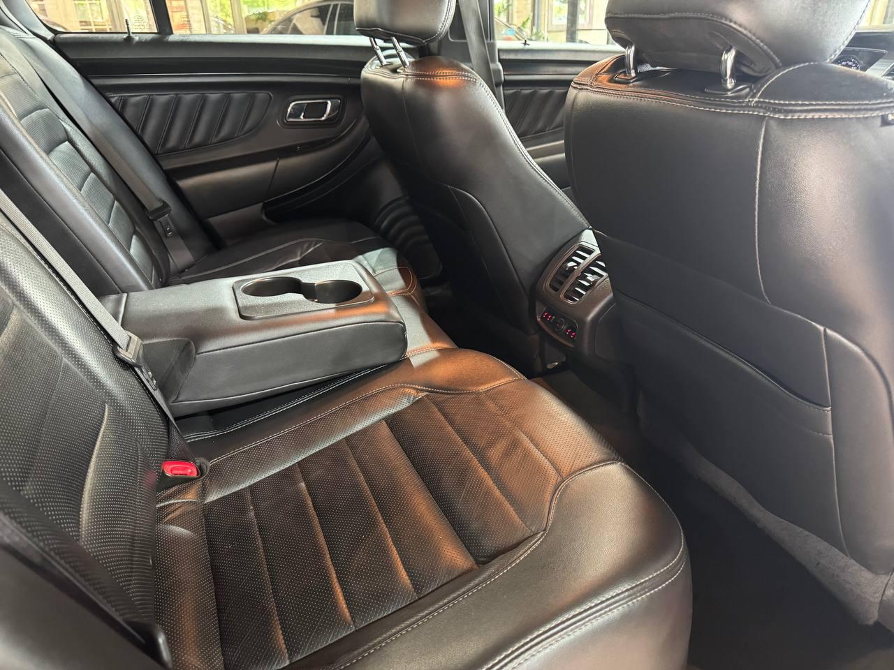 Ford Taurus 4dr Sdn SHO AWD 2016