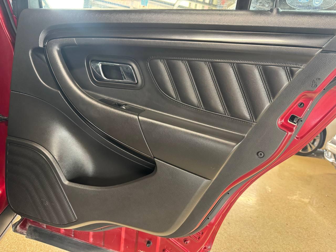 Ford Taurus 4dr Sdn SHO AWD 2016