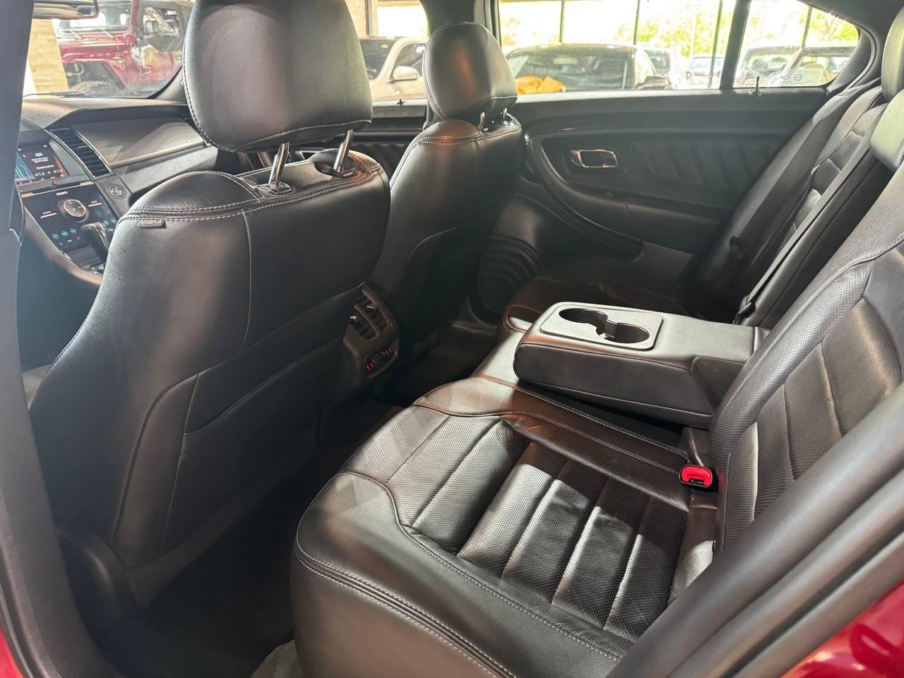 Ford Taurus 4dr Sdn SHO AWD 2016