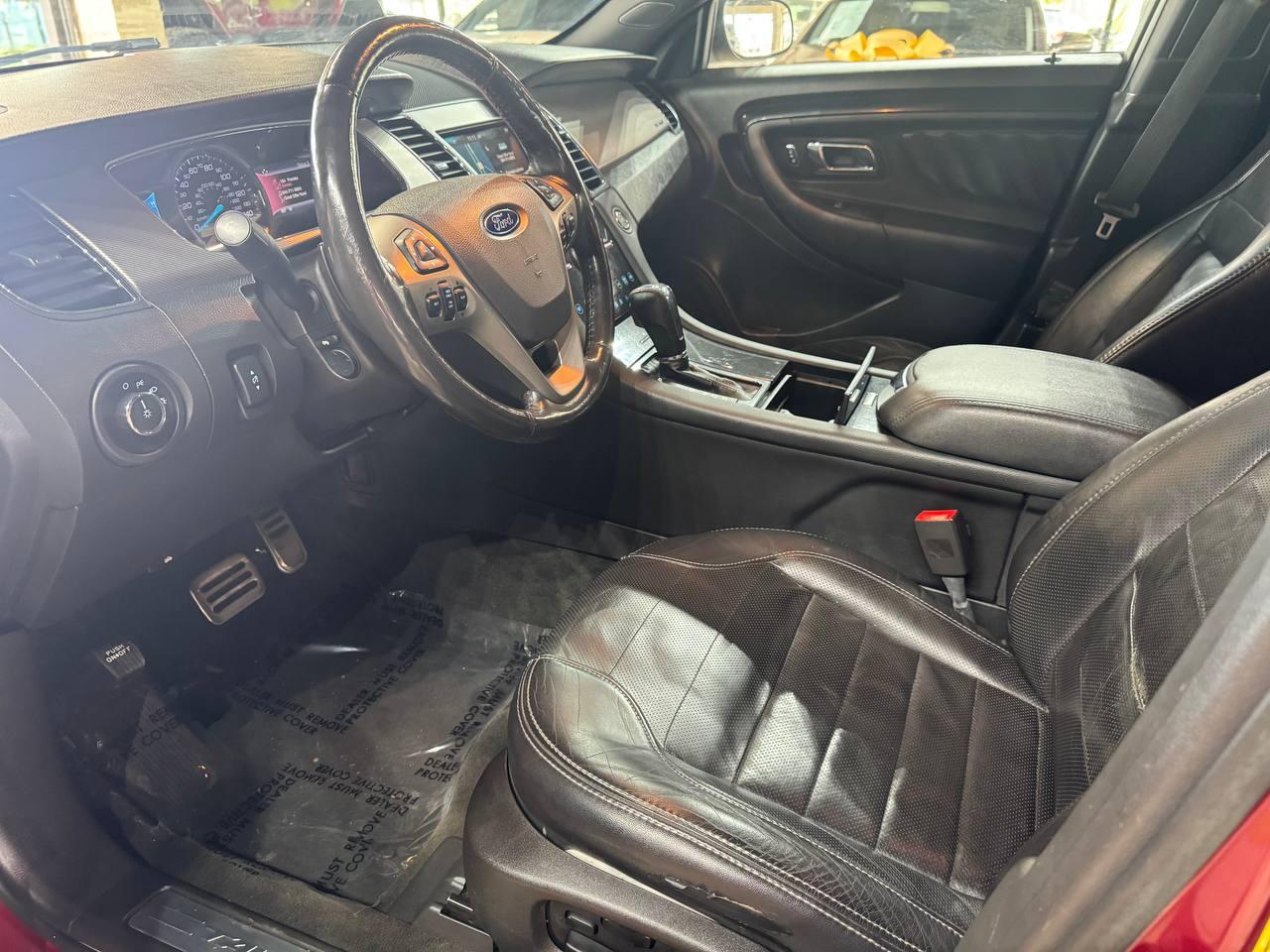 Ford Taurus 4dr Sdn SHO AWD 2016