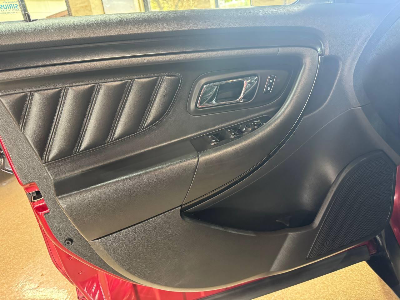 Ford Taurus 4dr Sdn SHO AWD 2016