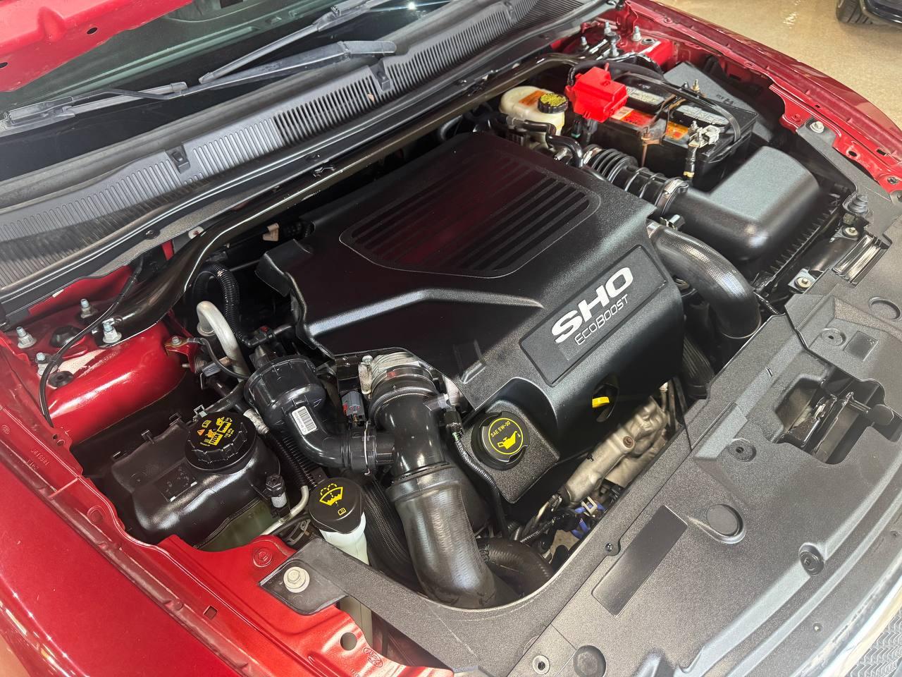 Ford Taurus 4dr Sdn SHO AWD 2016