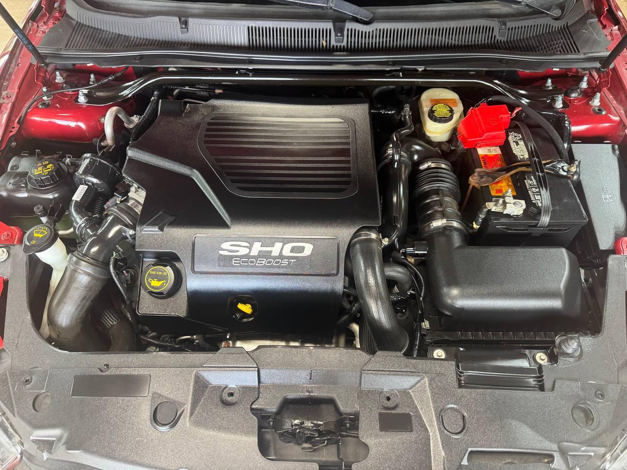 Ford Taurus 4dr Sdn SHO AWD 2016