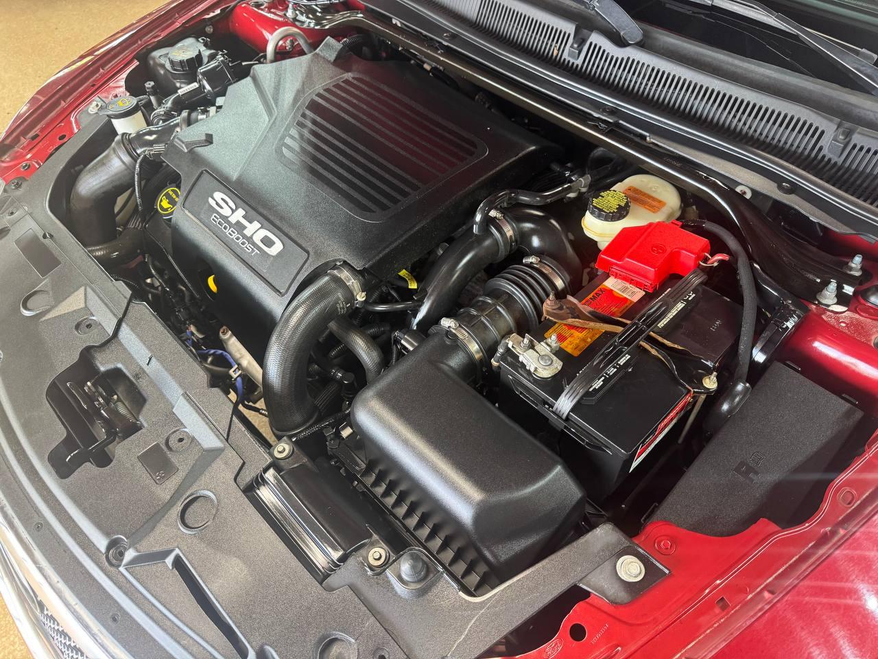 Ford Taurus 4dr Sdn SHO AWD 2016