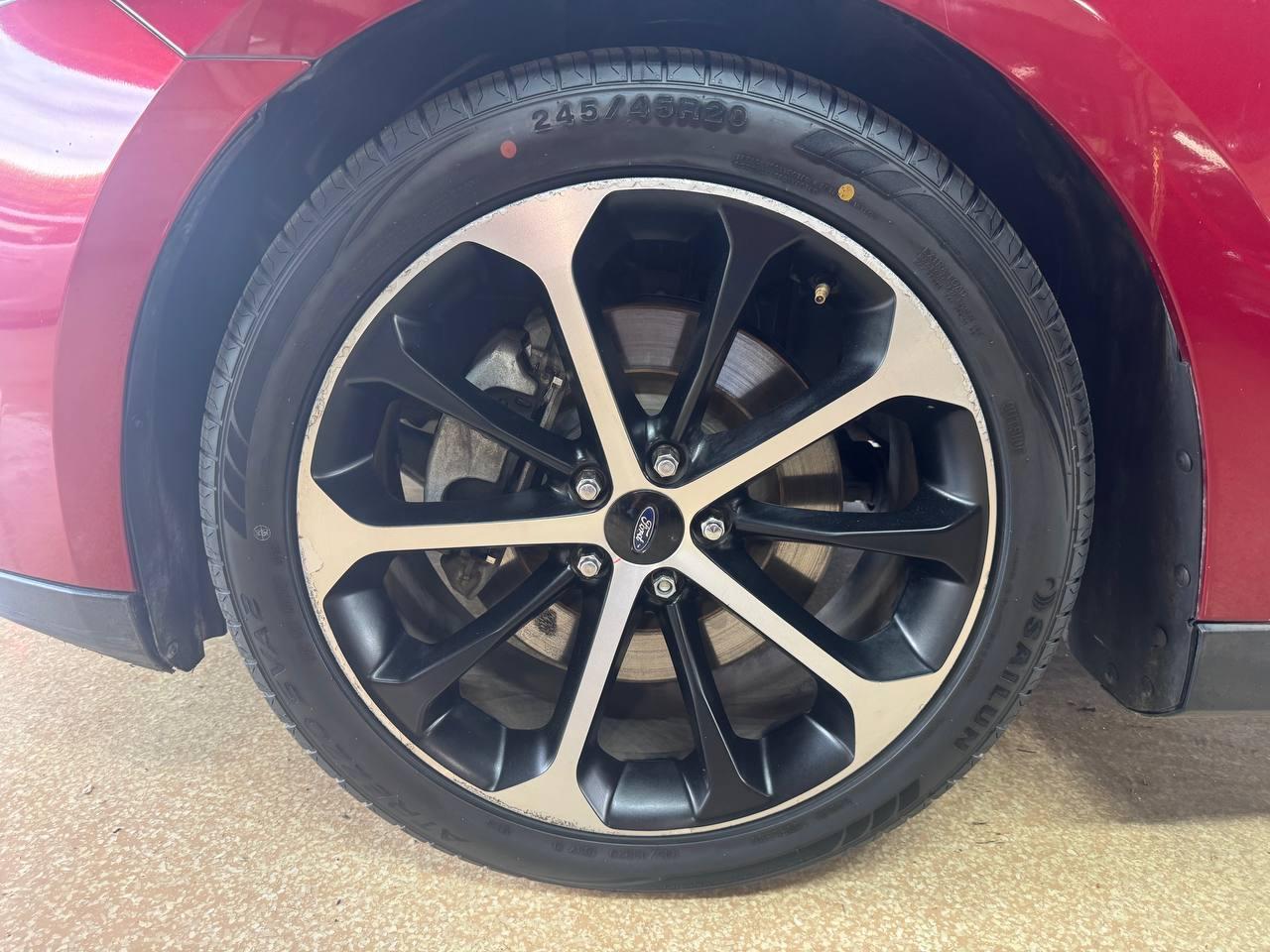 Ford Taurus 4dr Sdn SHO AWD 2016