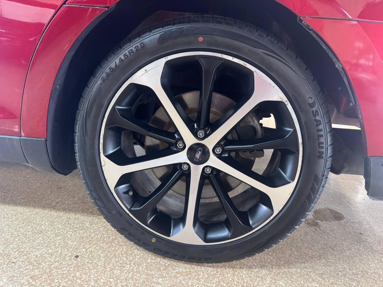 Ford Taurus 4dr Sdn SHO AWD 2016