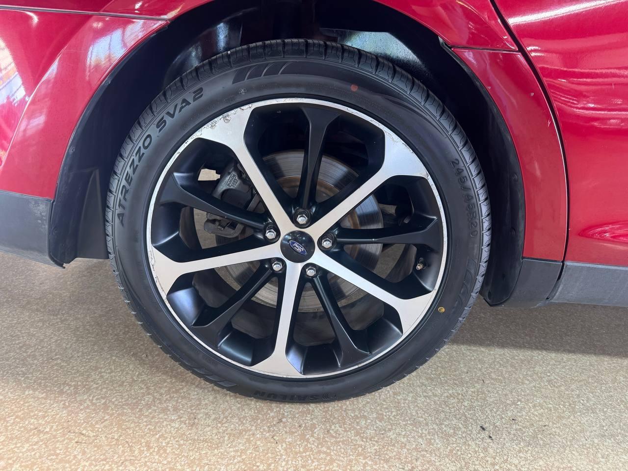 Ford Taurus 4dr Sdn SHO AWD 2016