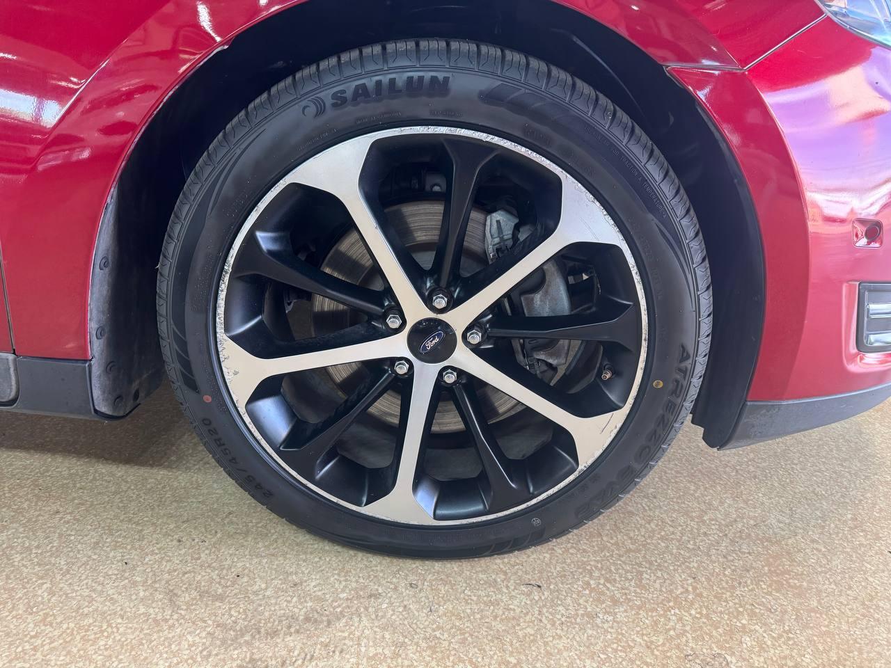 Ford Taurus 4dr Sdn SHO AWD 2016