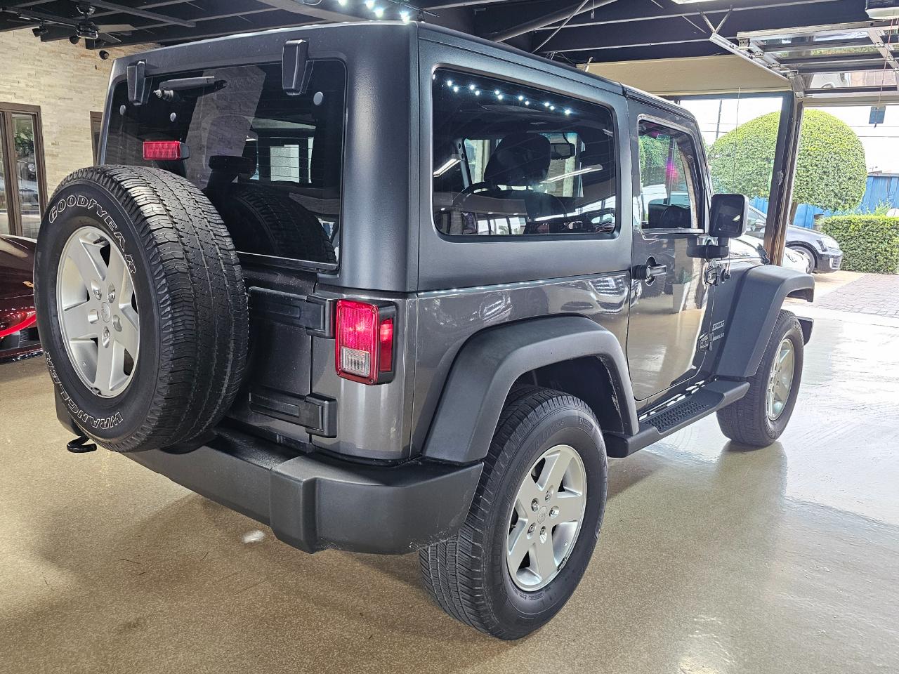 Jeep Wrangler 4WD 2dr Sport 2016