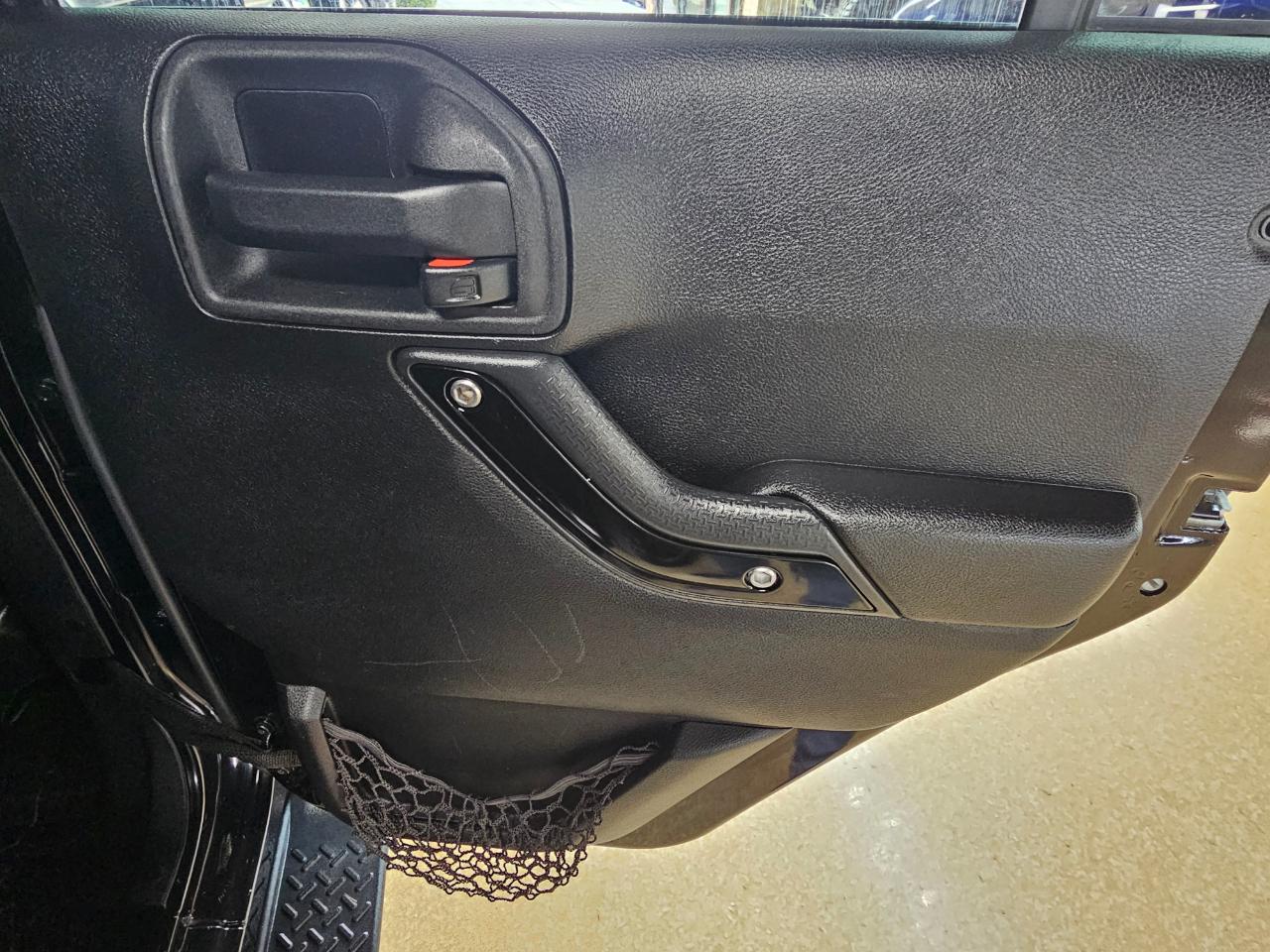 Jeep Wrangler Unlimited 4WD 4dr Altitude 2012