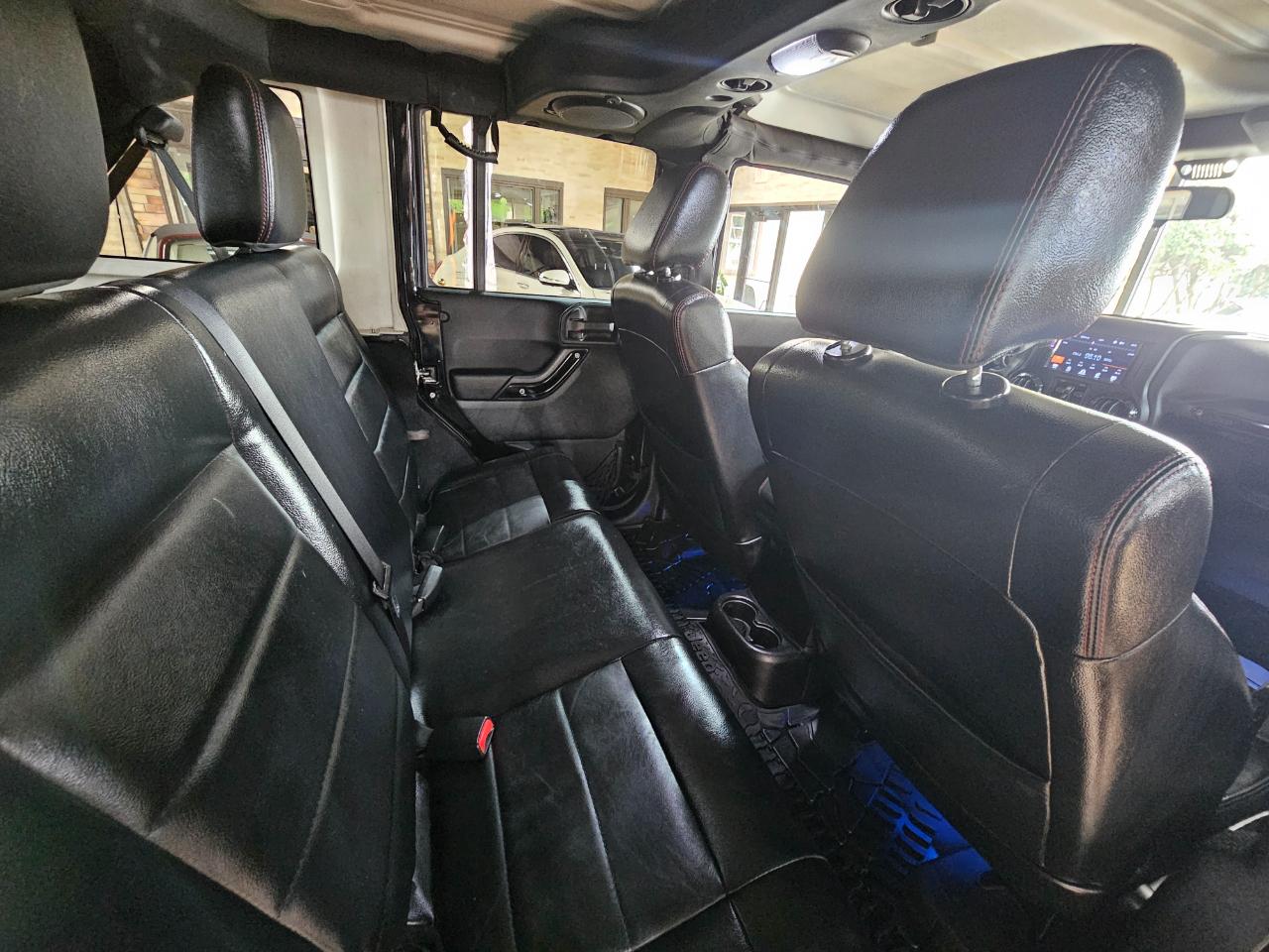 Jeep Wrangler Unlimited 4WD 4dr Altitude 2012