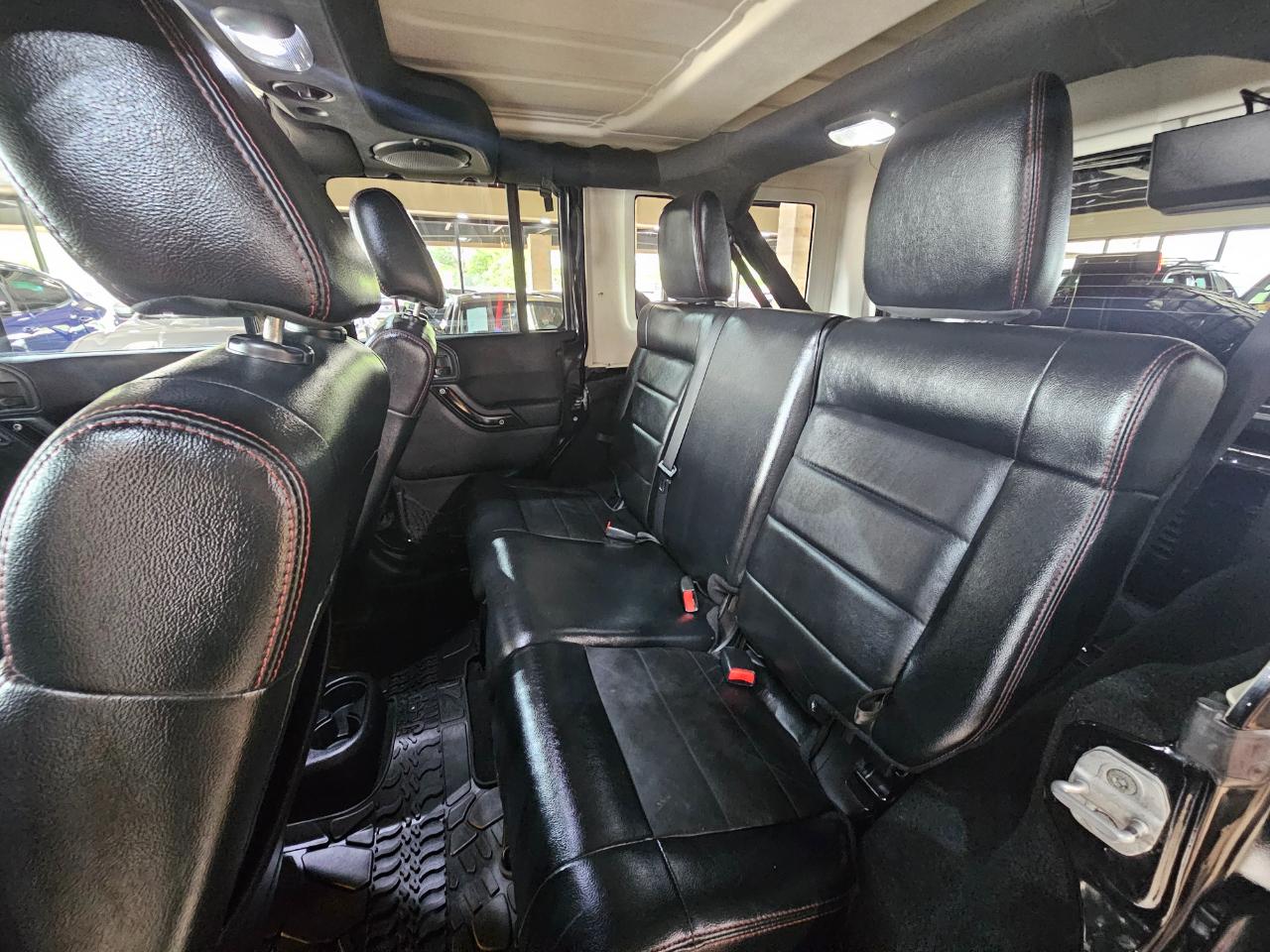 Jeep Wrangler Unlimited 4WD 4dr Altitude 2012