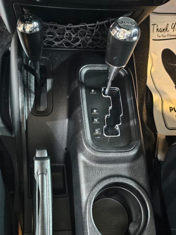 Jeep Wrangler Unlimited 4WD 4dr Altitude 2012