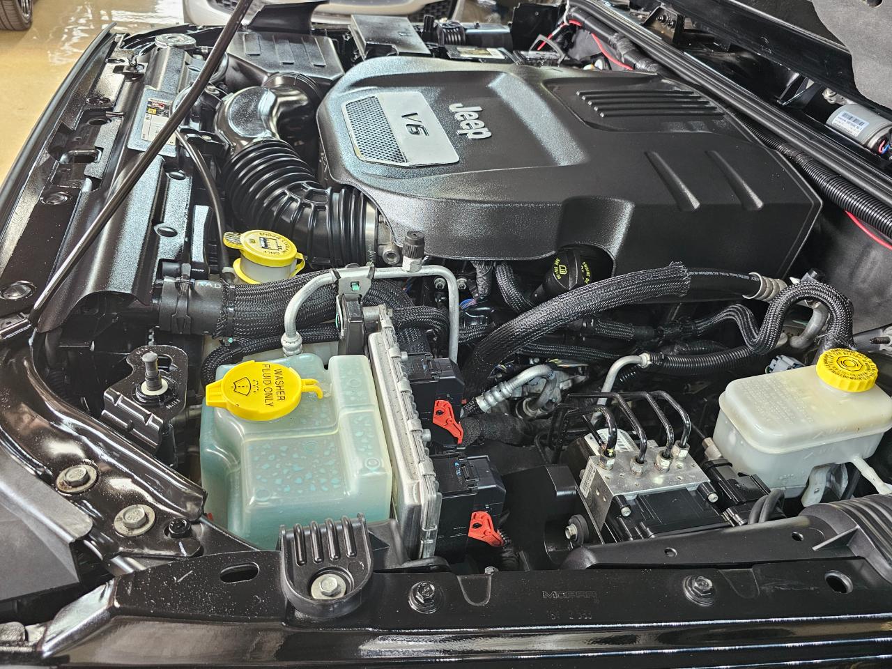 Jeep Wrangler Unlimited 4WD 4dr Altitude 2012