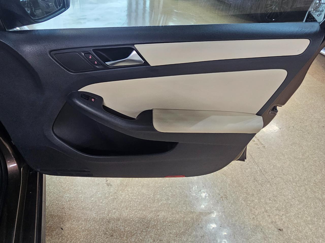 Volkswagen Jetta Sedan 4dr Auto SE 2012