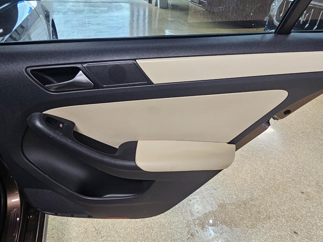 Volkswagen Jetta Sedan 4dr Auto SE 2012